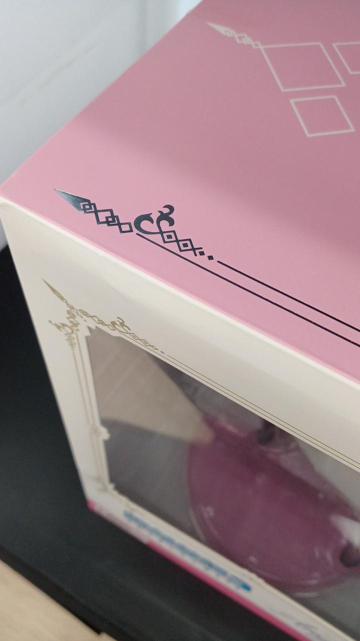 箱につぶれ・ダメージがあります