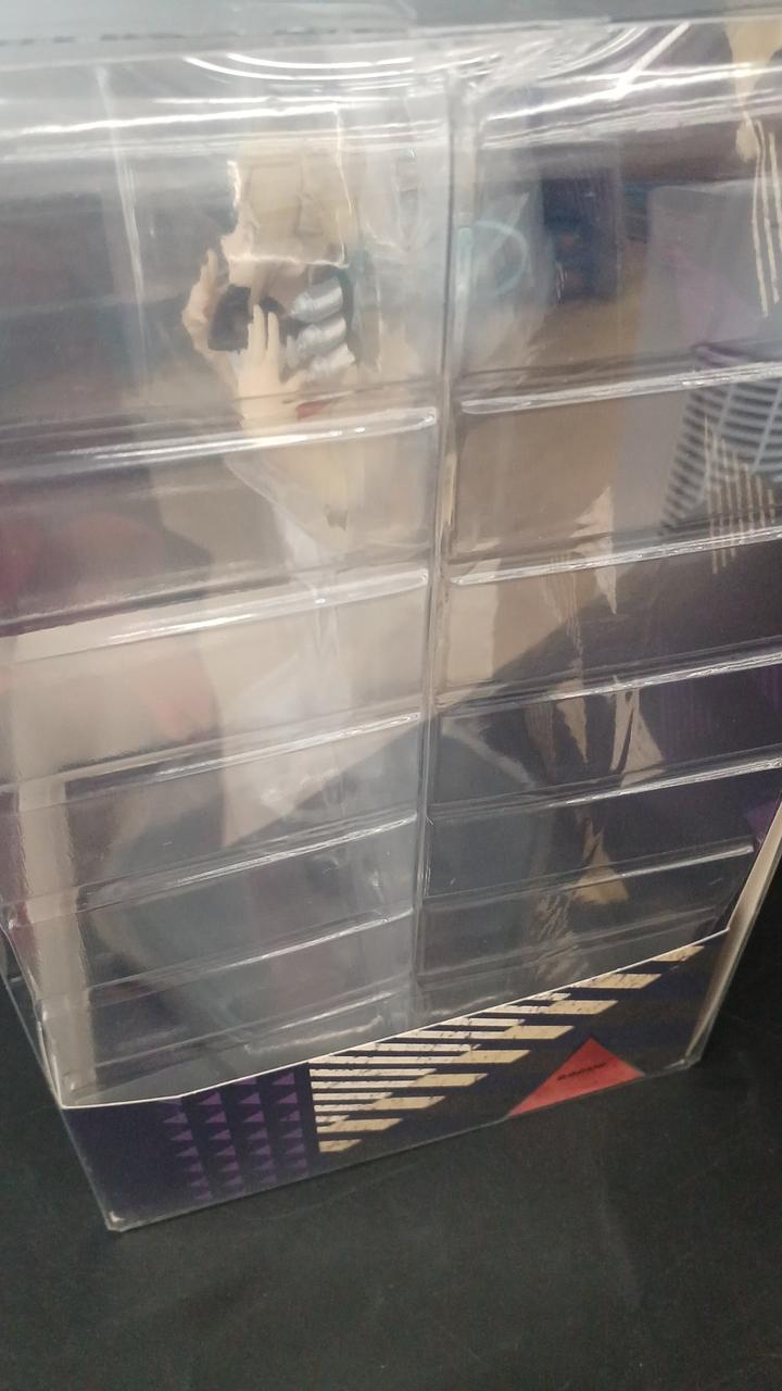 細かいキズがあります。