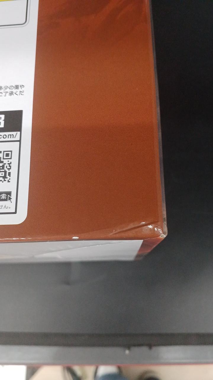 角にダメージがあります。