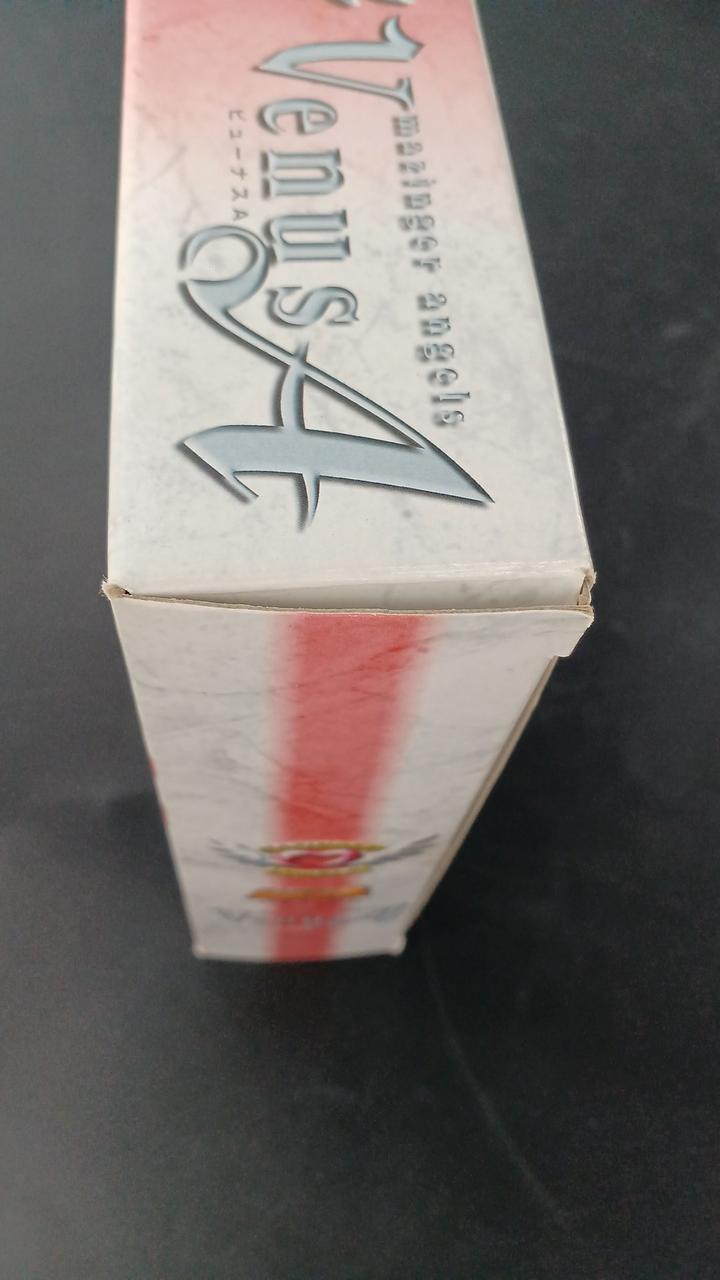 箱にダメージがあります。