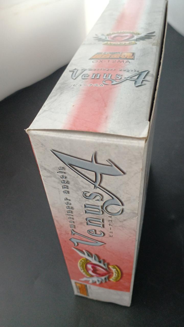 箱にダメージがあります。