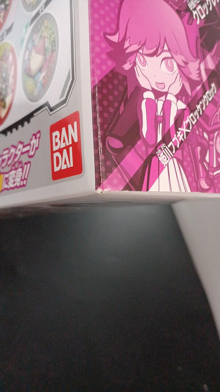 角にダメージがあります。