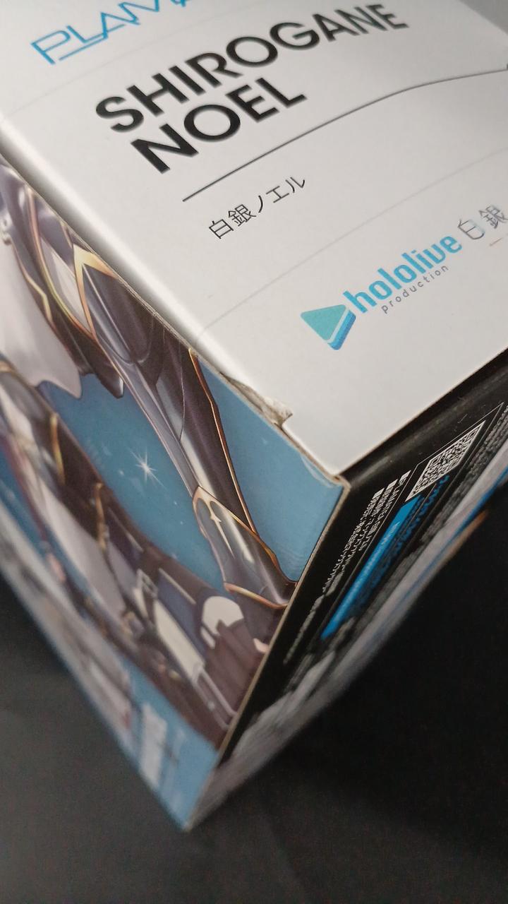 角にダメージがあります。