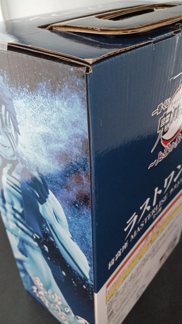 角にダメージがあります。