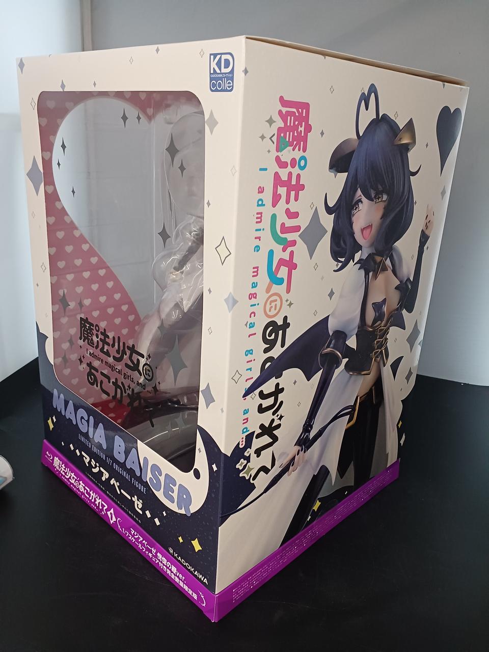 色褪せ・角にダメージがあります。