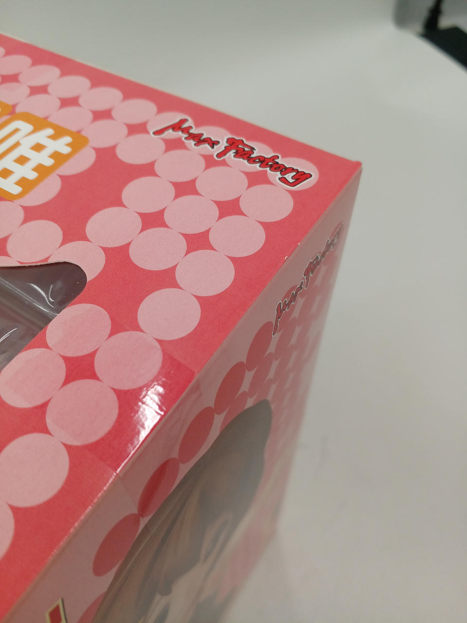 テープ止めされています