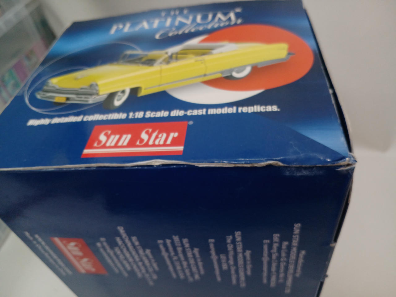 箱に傷みがあります