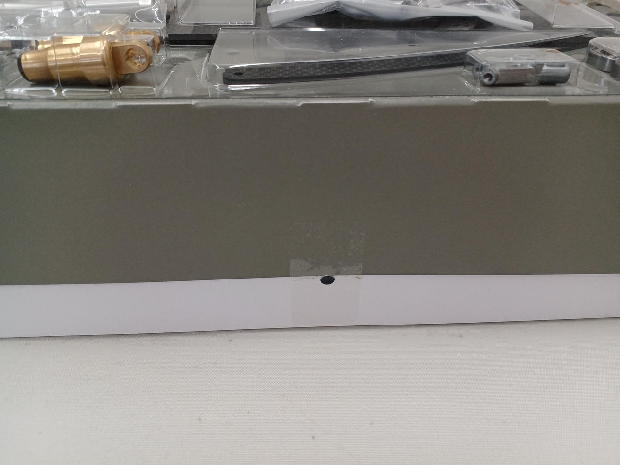 テープ止めされています