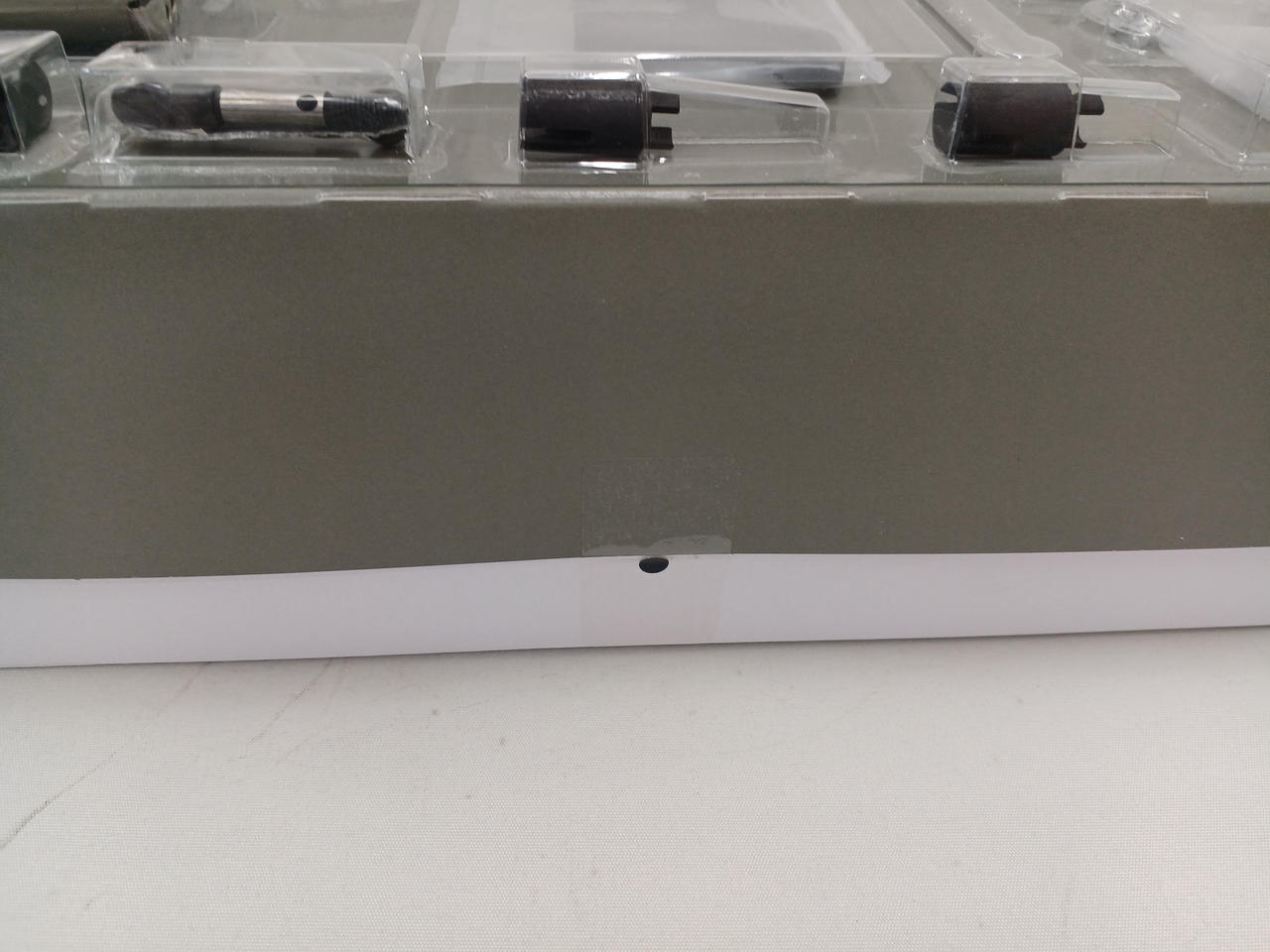 テープ止めされています