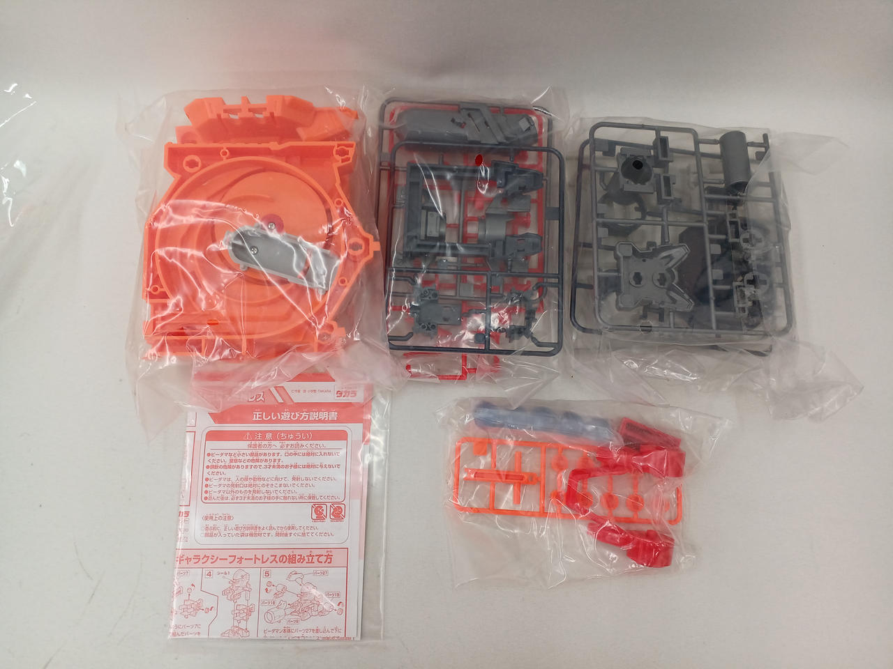 中身は未組立です。