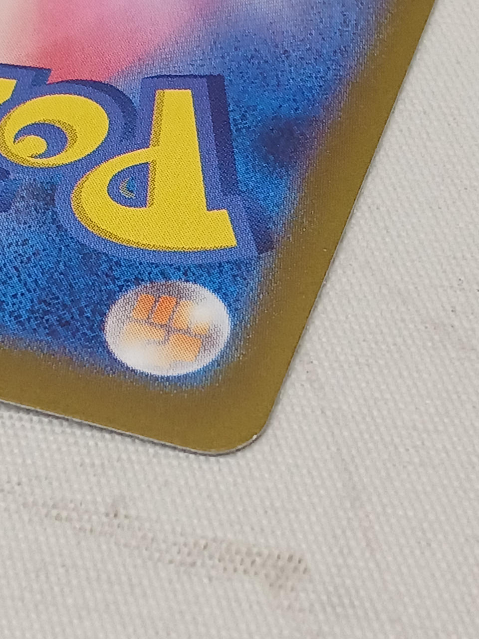 右下に白かけあり