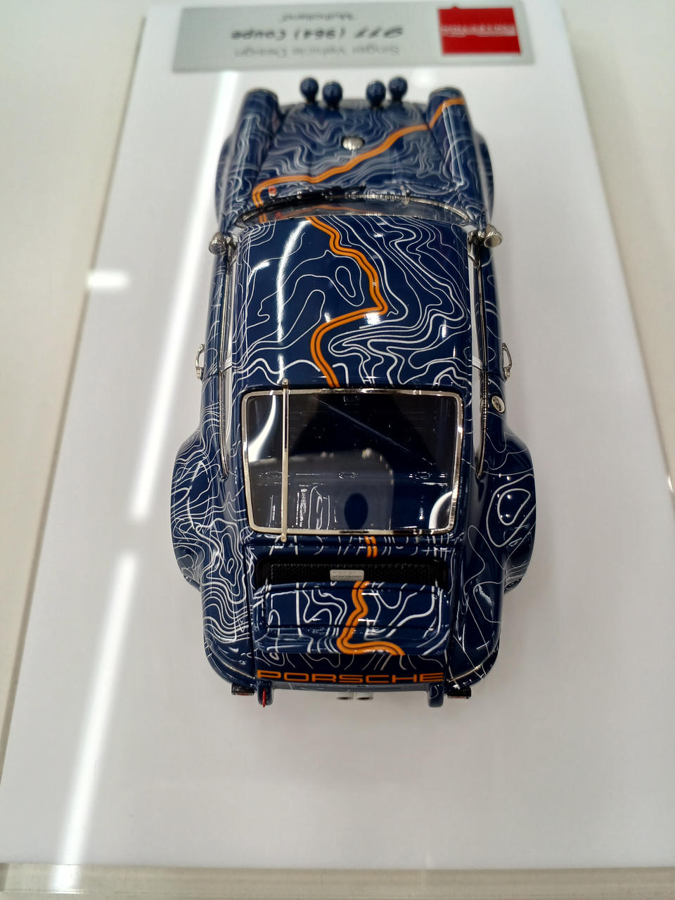 リアウィンドウのフレームパーツが一部欠品