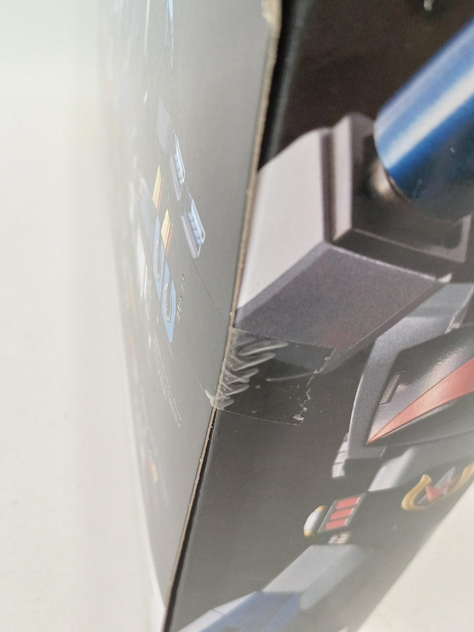 テープ止めされています