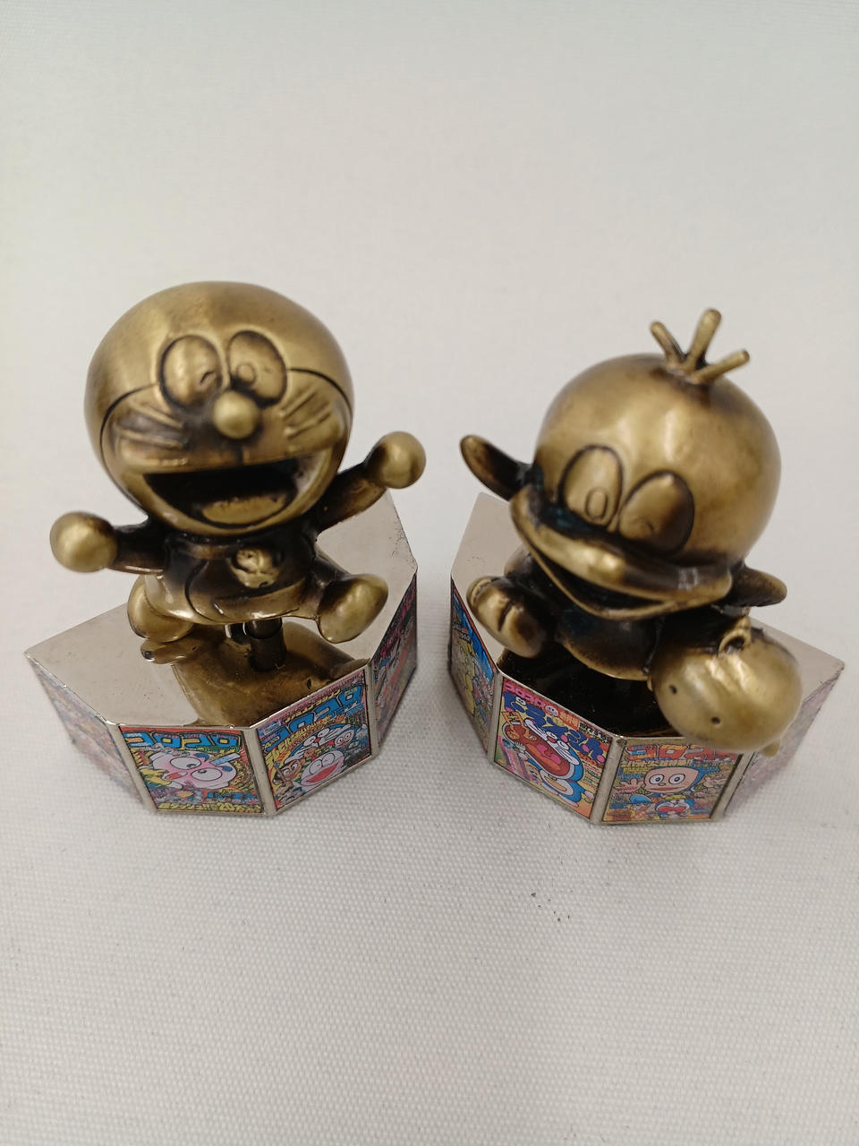 金属製で重量あります