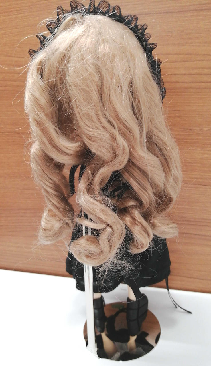 ウィッグに乱れがあります