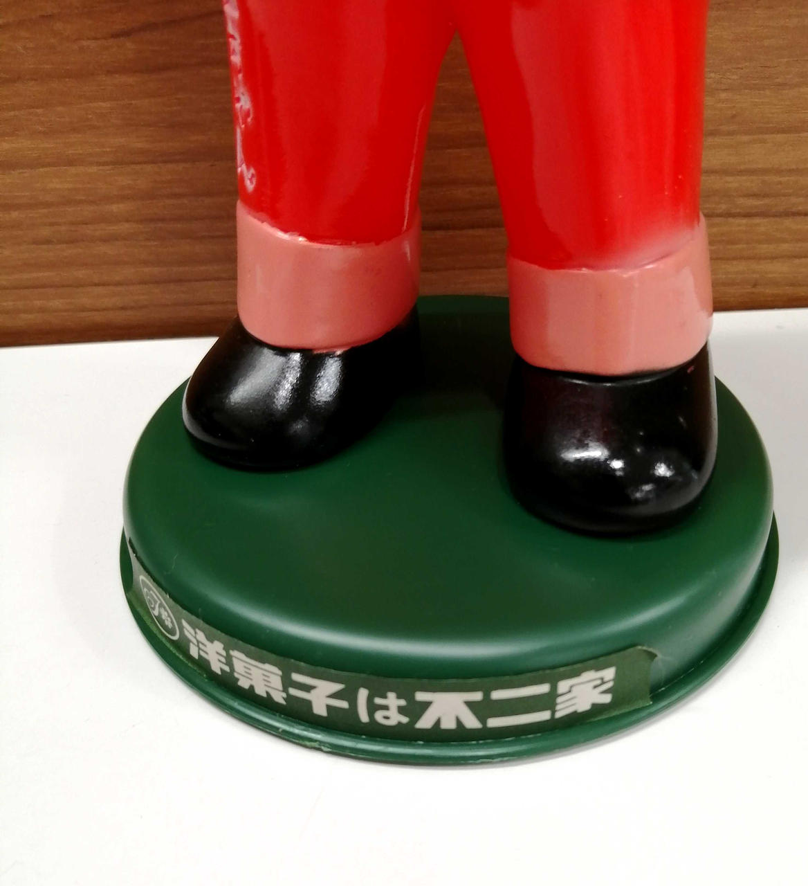 シールが少し剥がれあり
