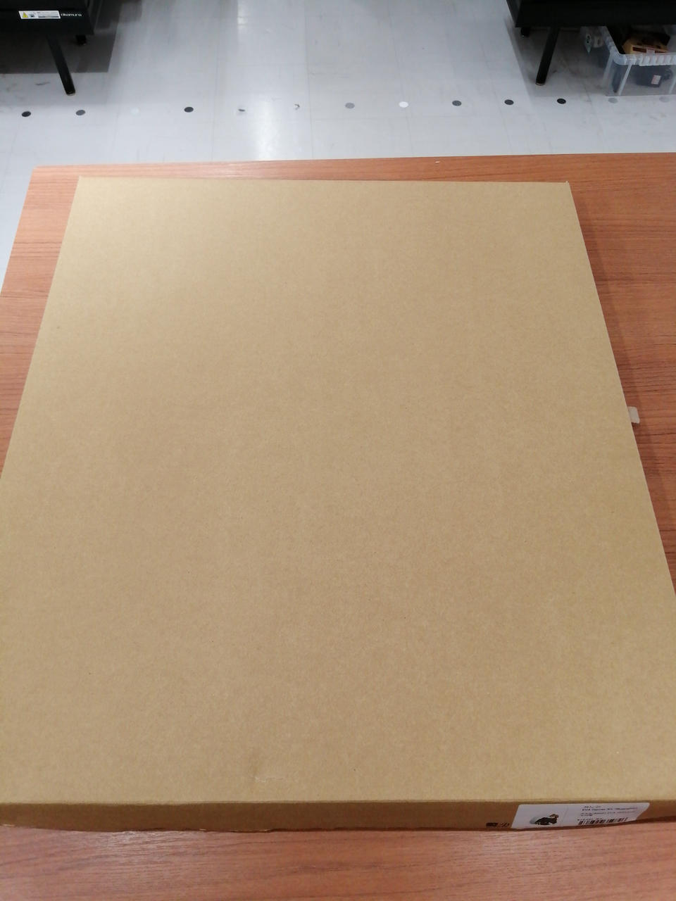 こちらの外箱にクッション材を巻いての発送