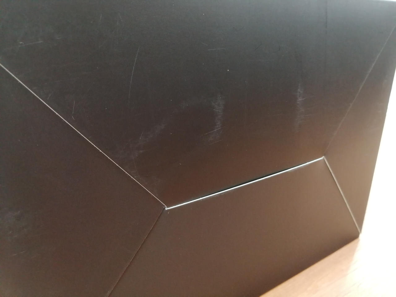 外箱キズイタミあり