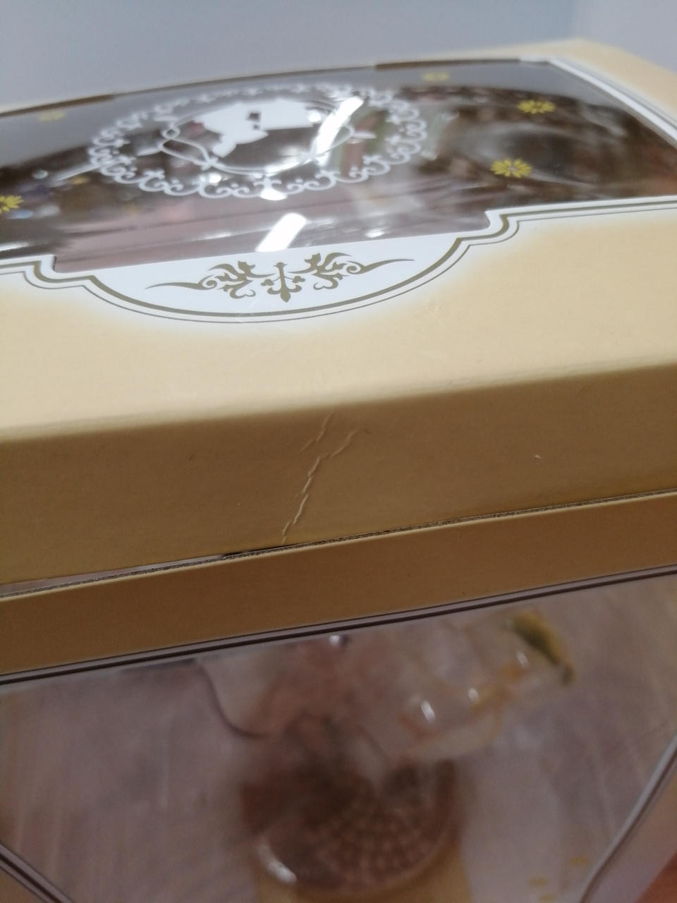 外箱イタミあり