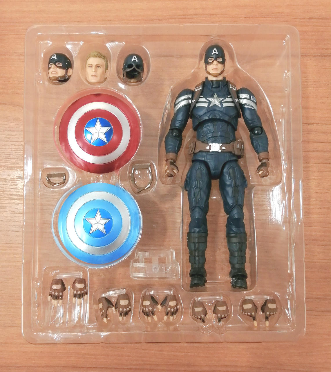 mafex キャプテンアメリカ　ステルススーツ　新品未開封 ステルススーツ姿の「キャプテン・アメリカ」がアクション