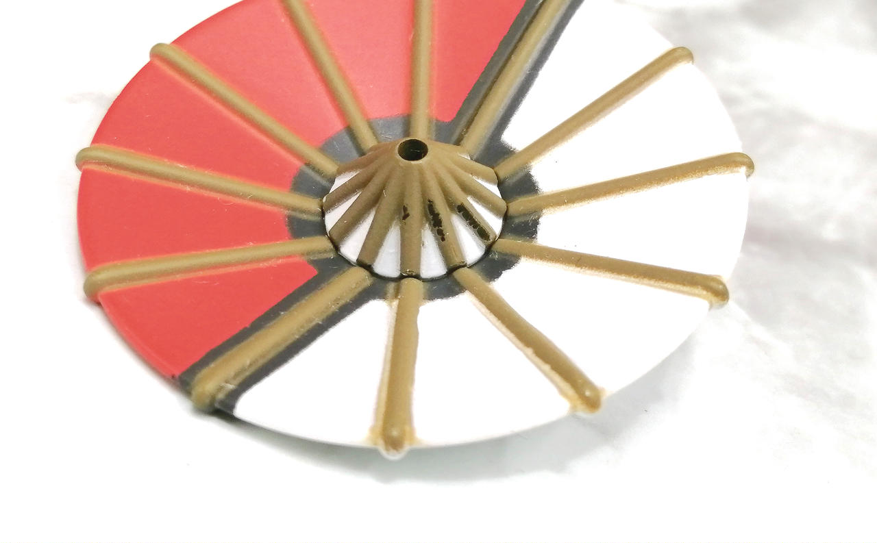 傘：塗装剥げあり