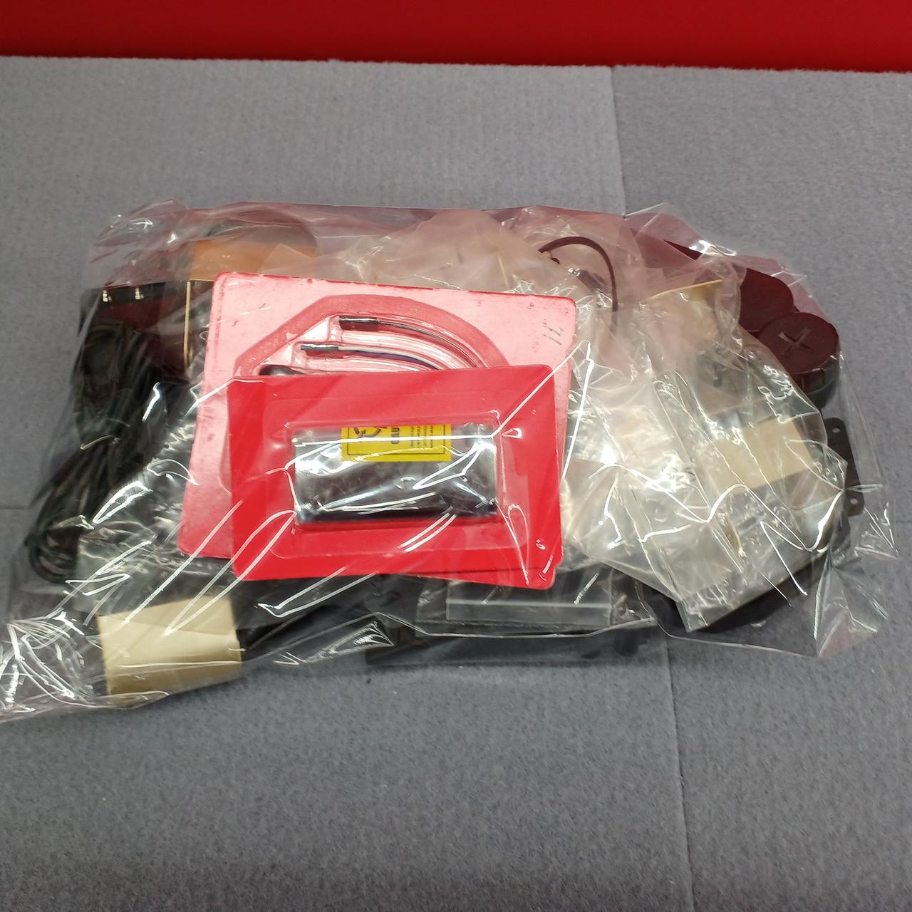 パーツを袋にまとめてます