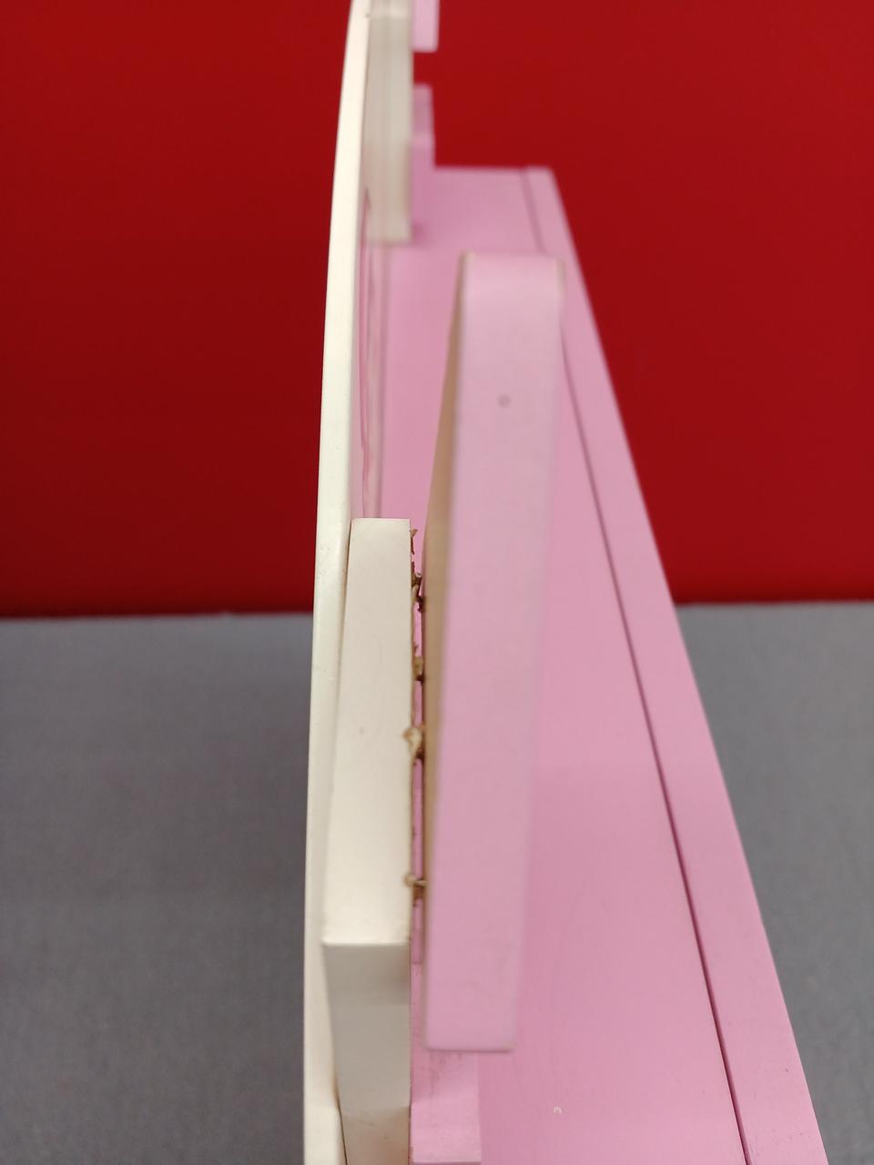 左上の屋根取れかけてます