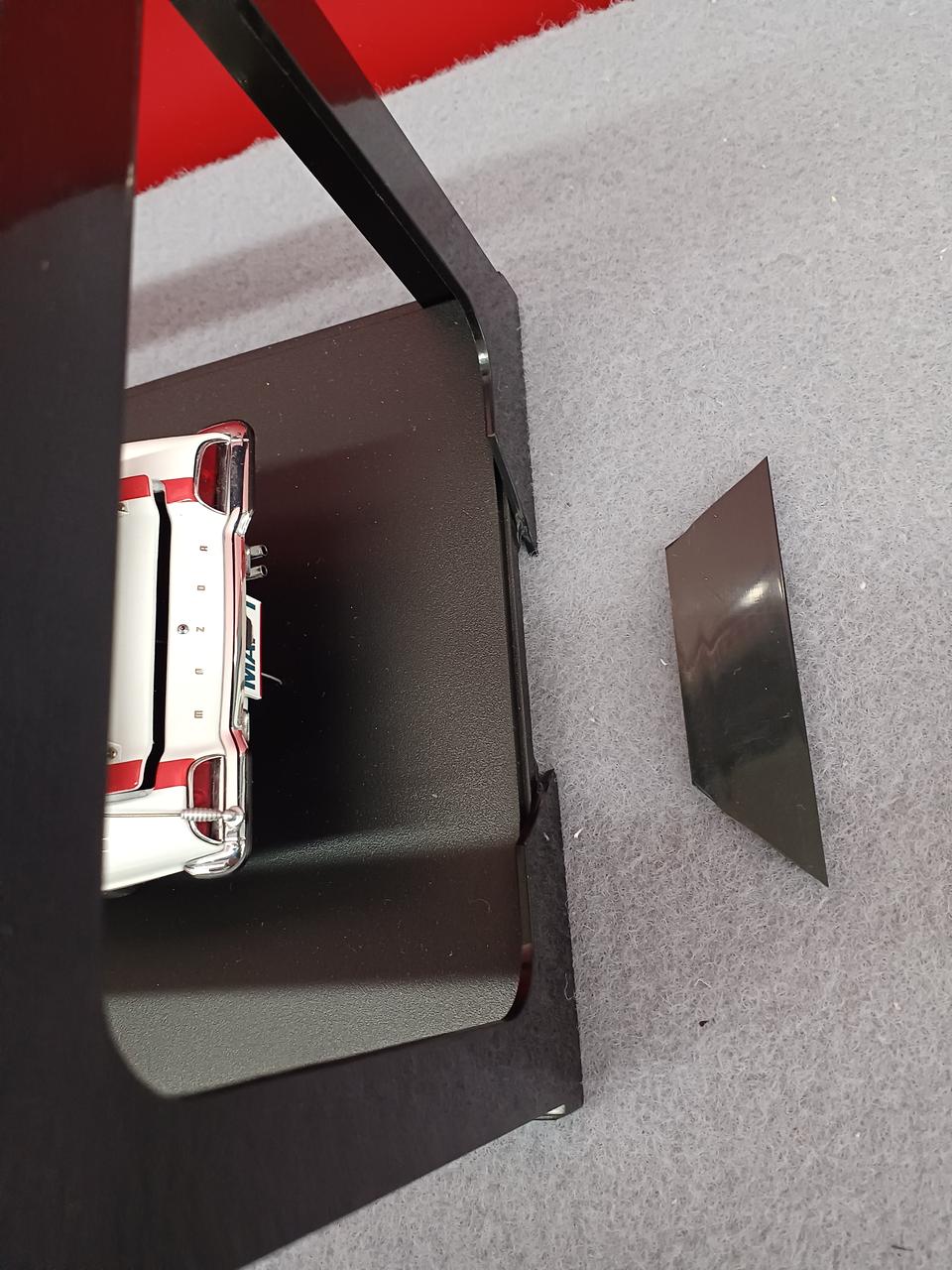 フレーム右側下破損あり