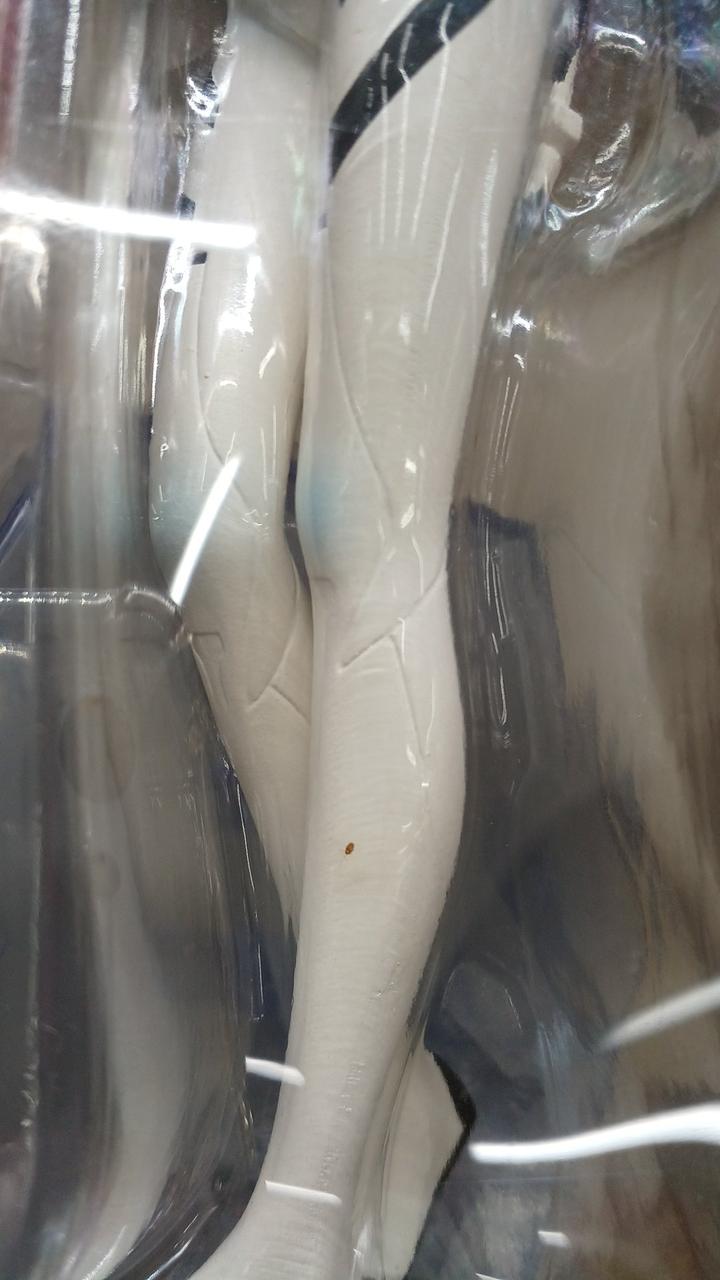 茶色の点あり