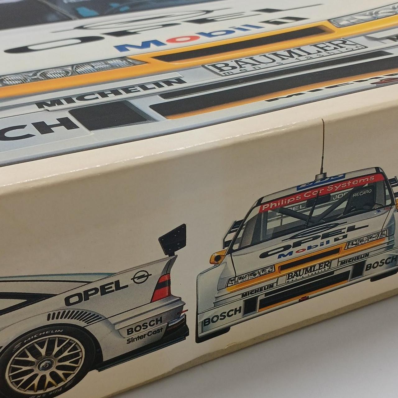 外箱紐跡と黄ばみあり