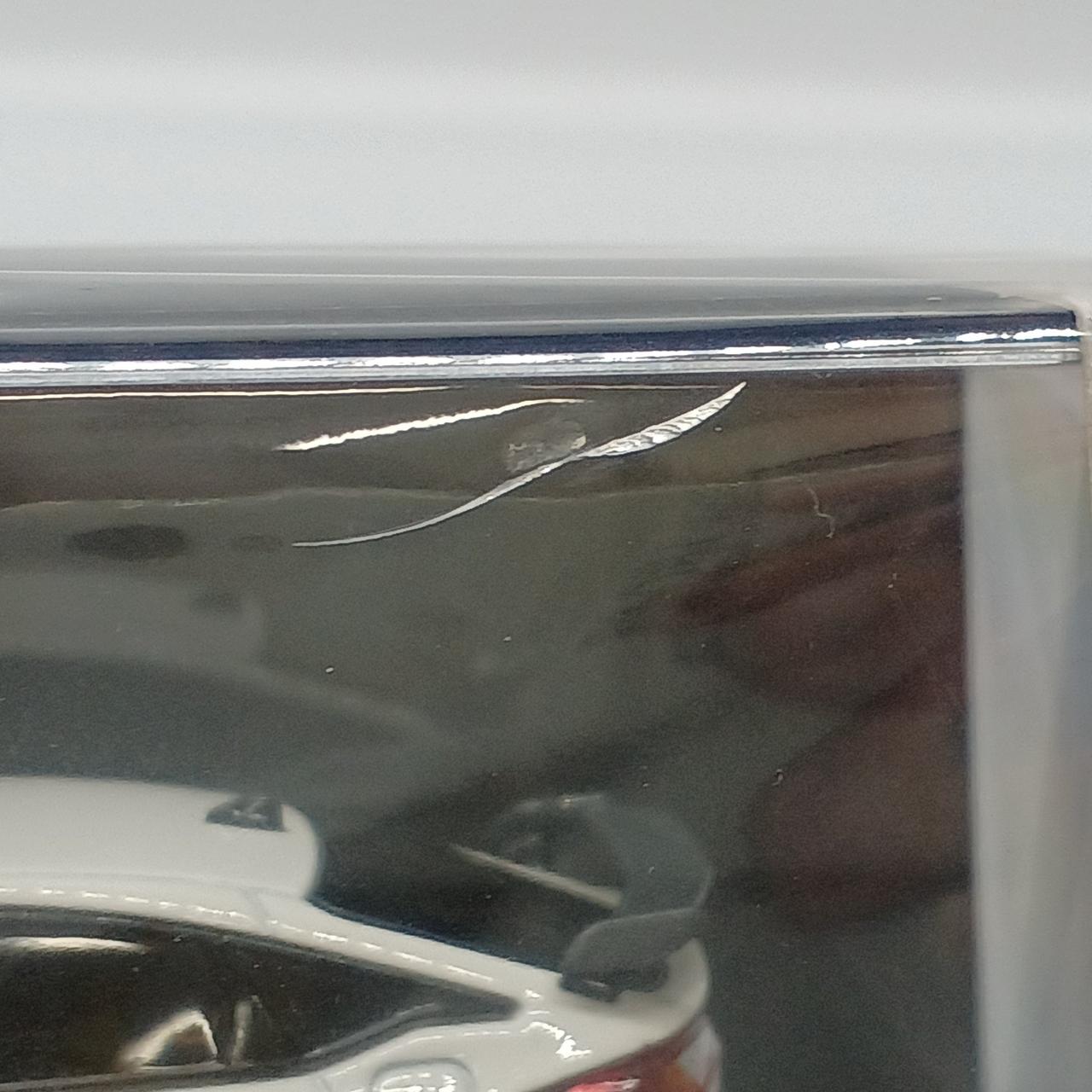 ケース ひび割れあり