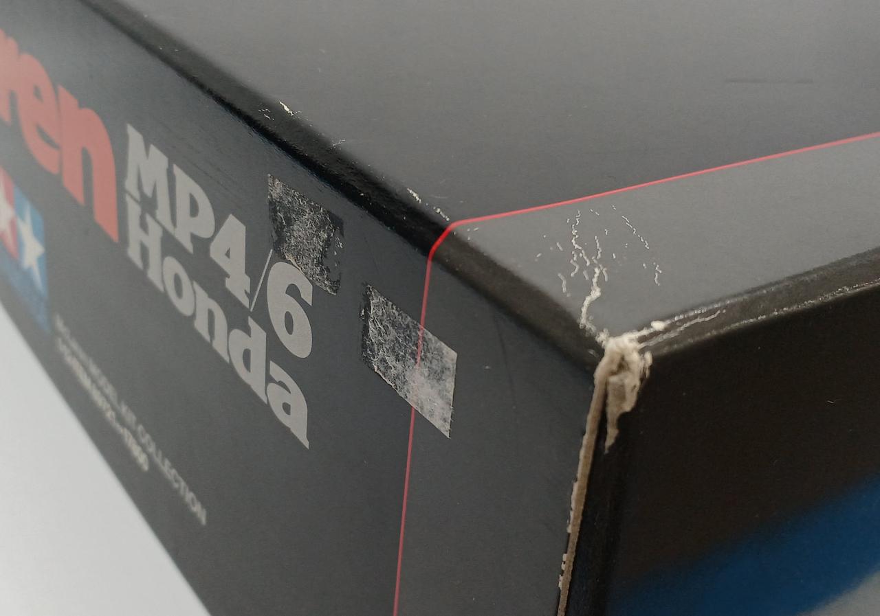 外箱にイタミあり