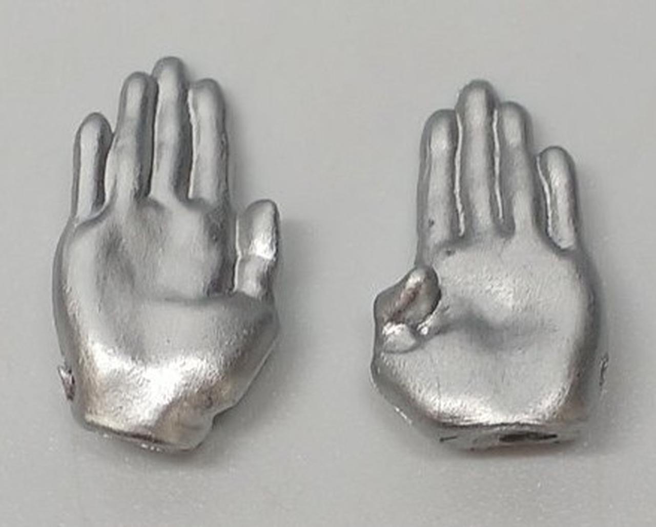 交換用手首Kと違う手首入っています