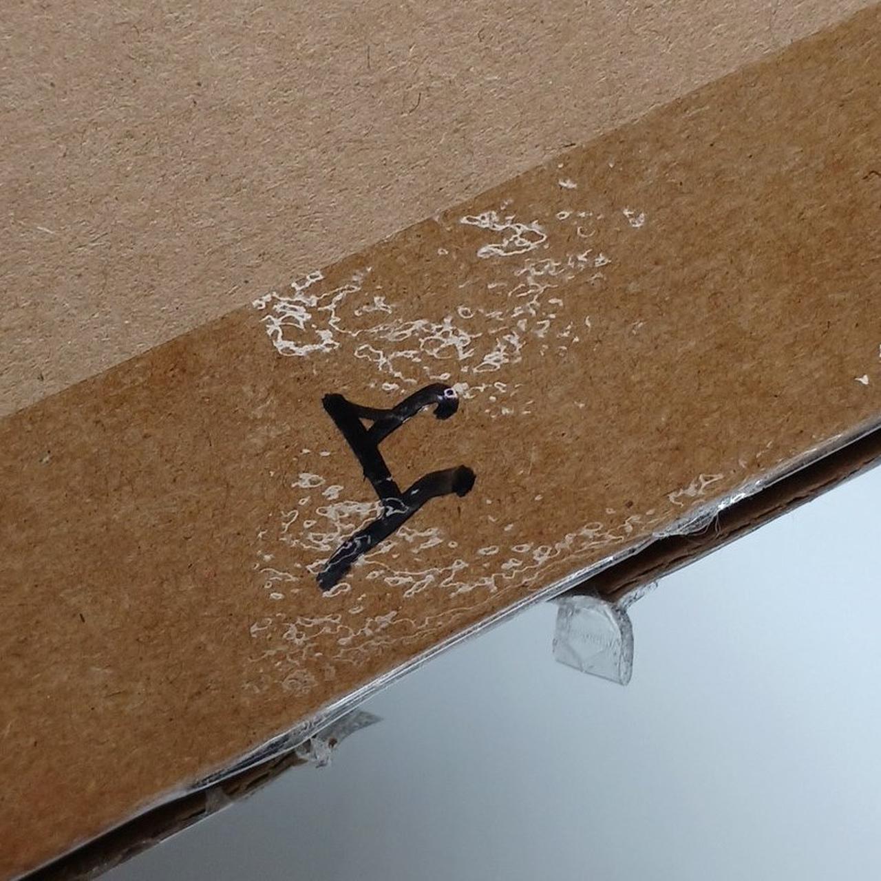 輸送箱に記入されています