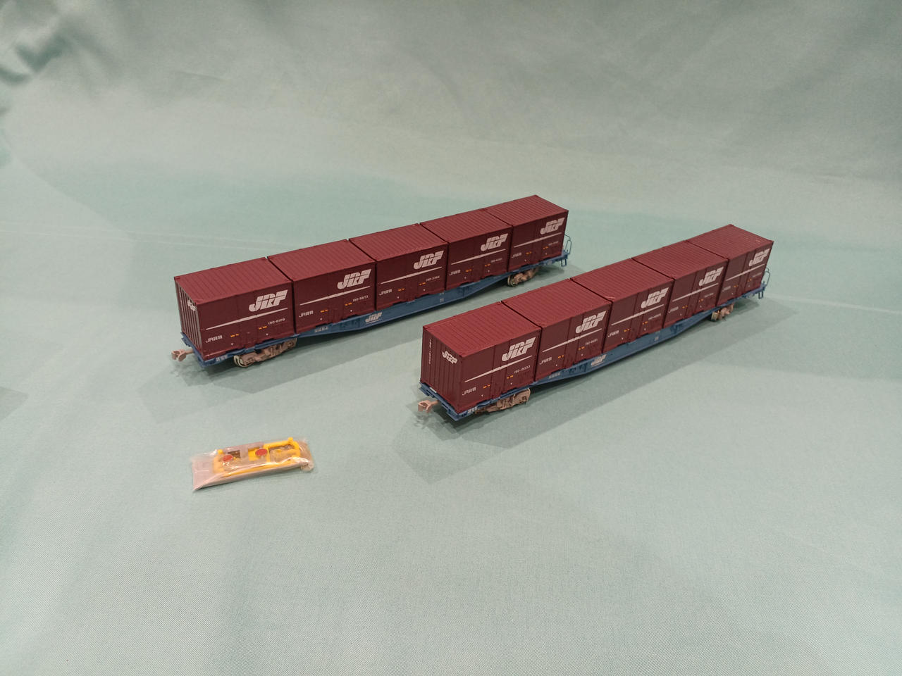 KATO コキ104 4両(コンテナ付き) HO) コキ104 19Dコンテナ積載 (2両入り) (鉄道模型) - ホビー