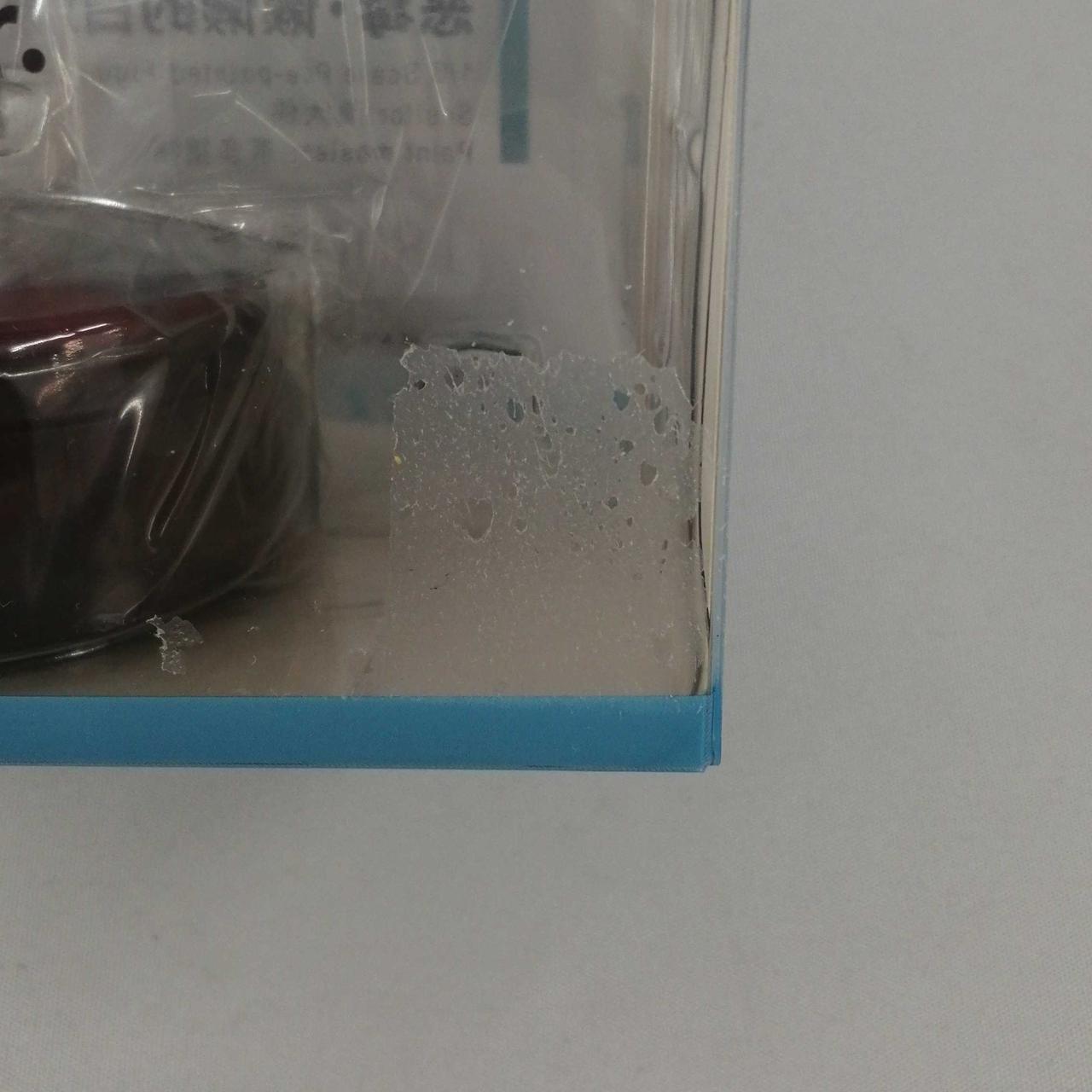 箱にシール跡あり