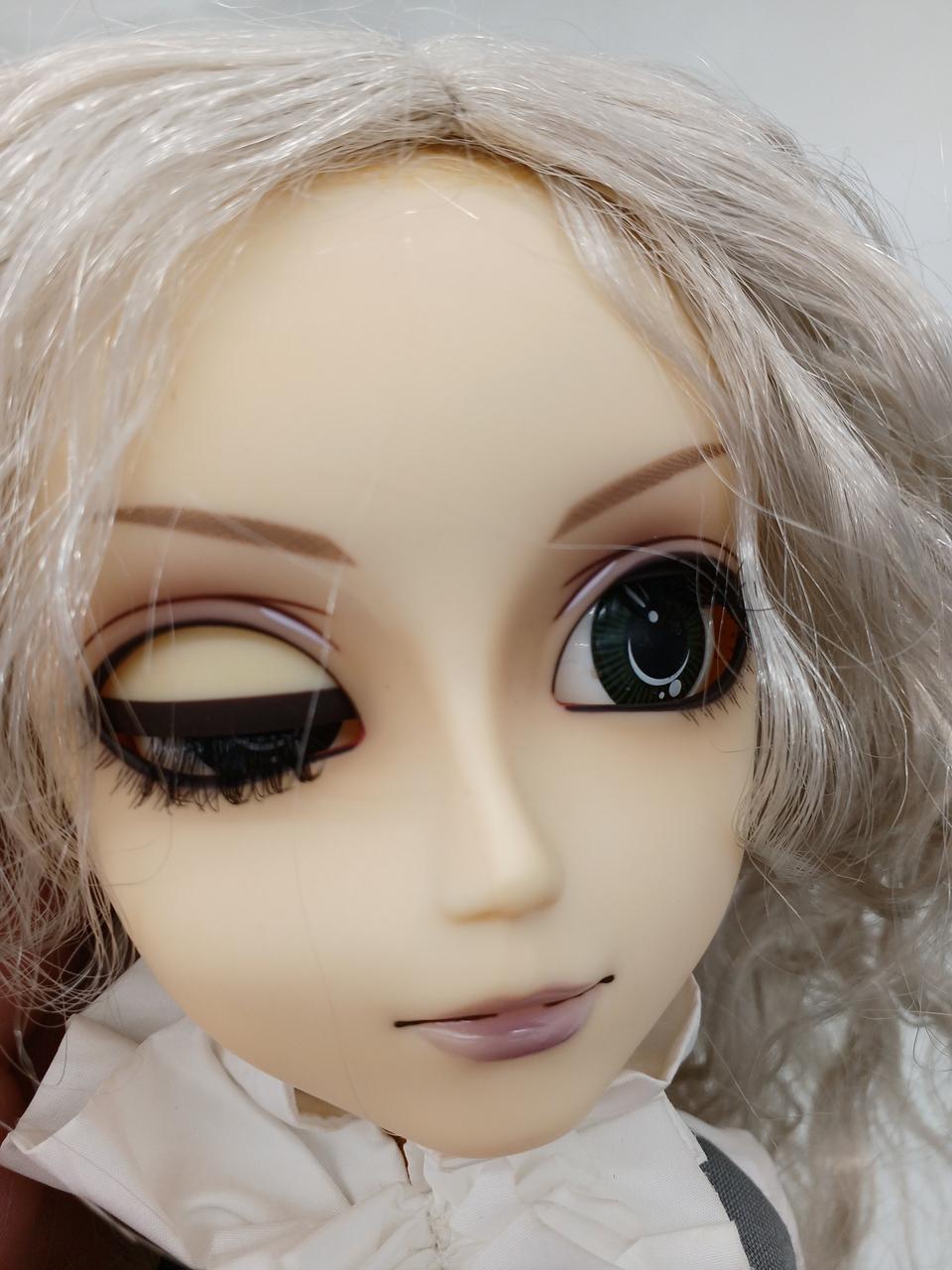 瞼閉じます(閉じたままにはなりません。)