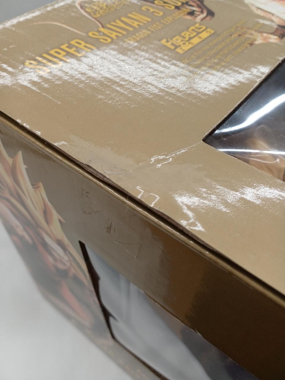 テープ跡のベタベタあり