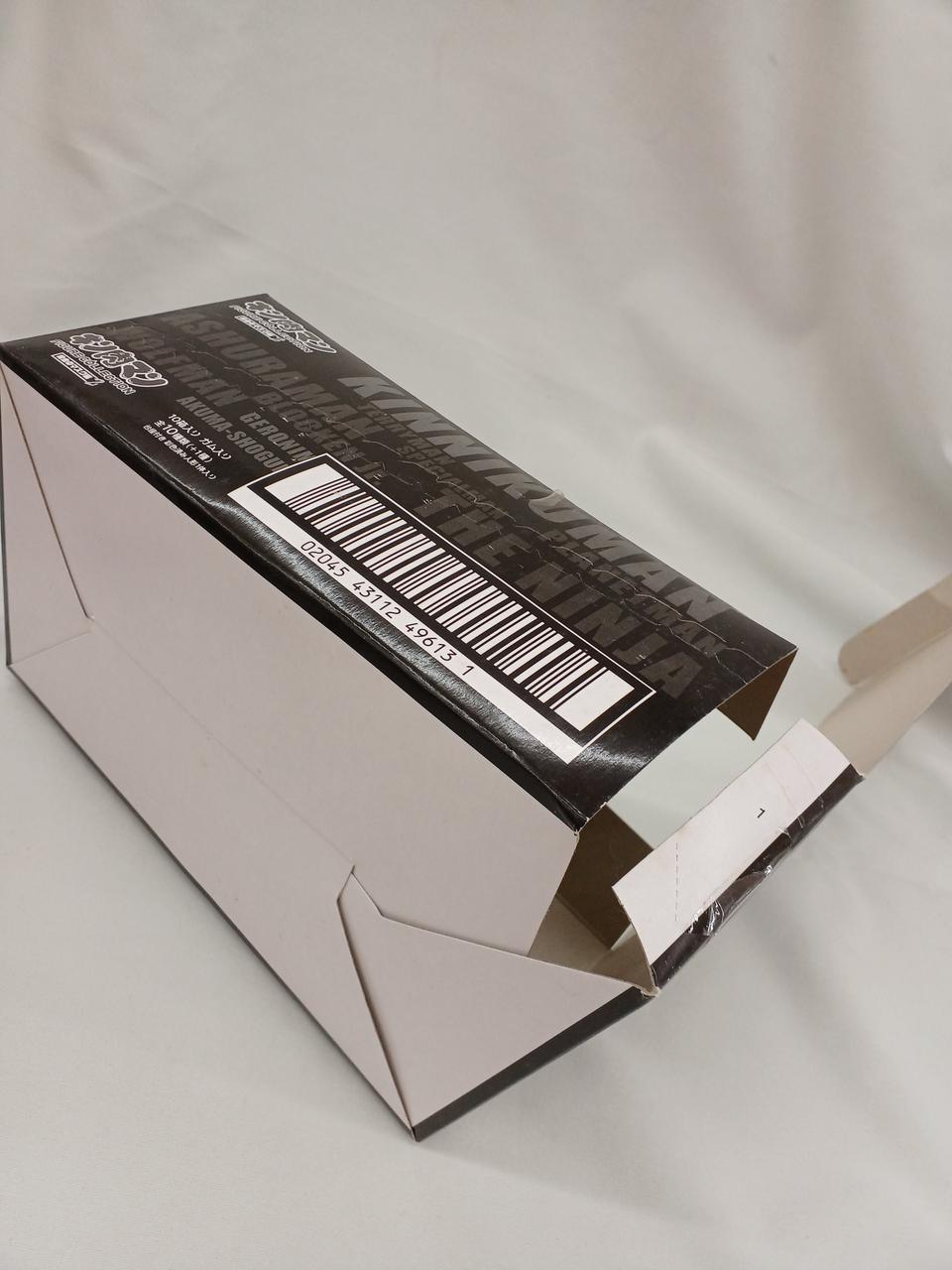 外箱、破れあり