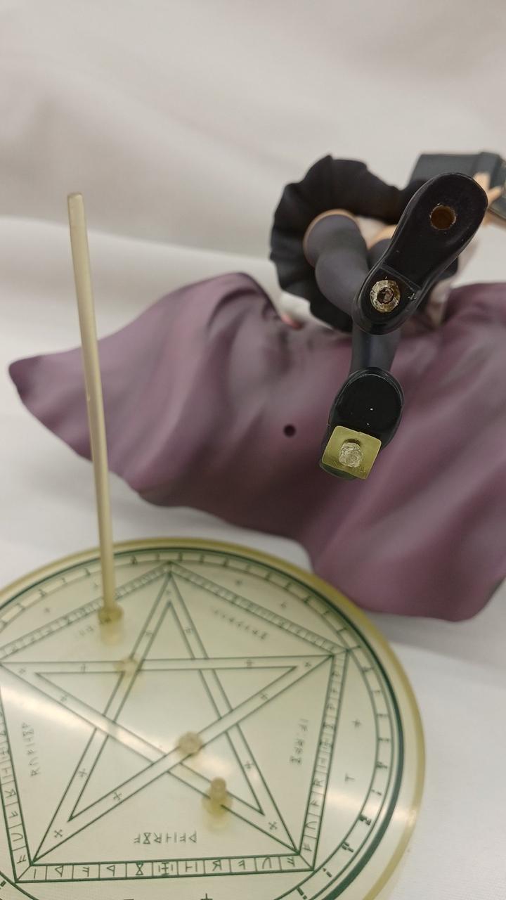 足の裏、台座取り付け部破損あり