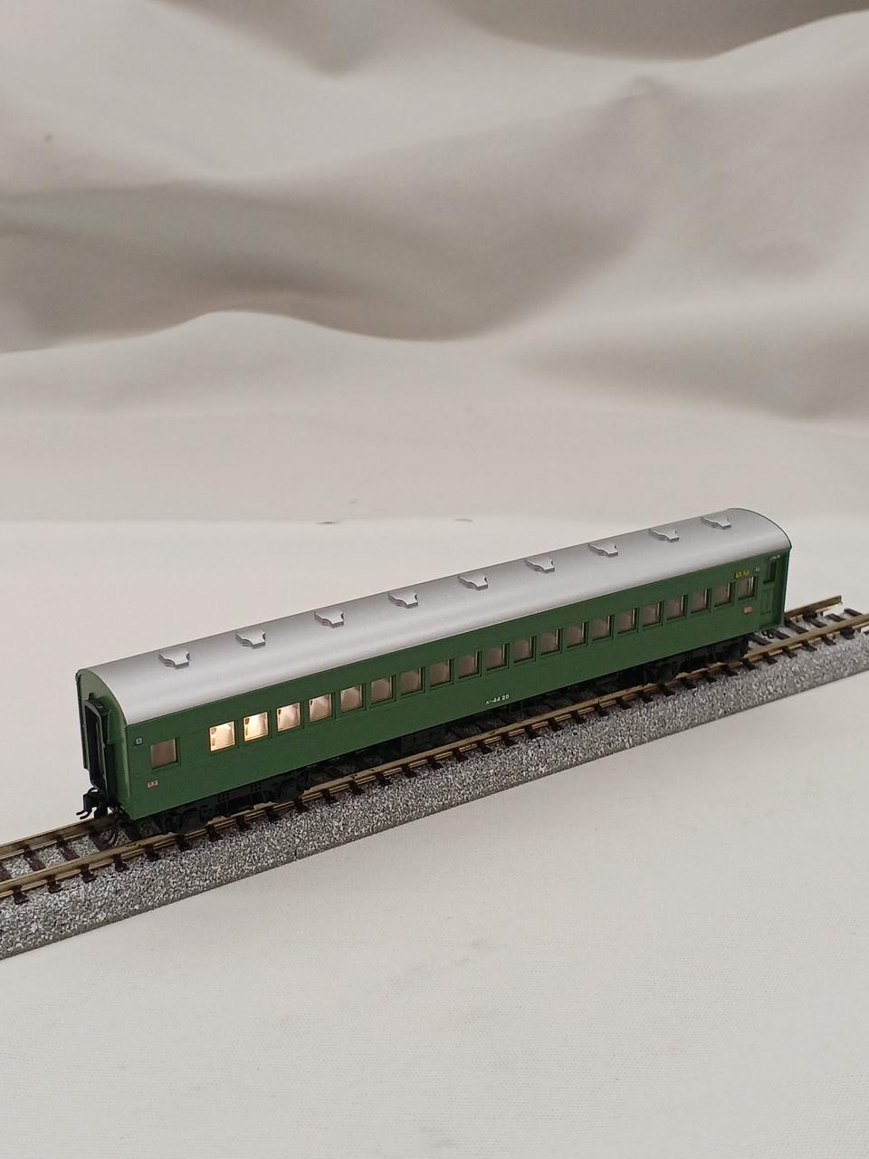 スハ44 20の室内灯半分しか光りません