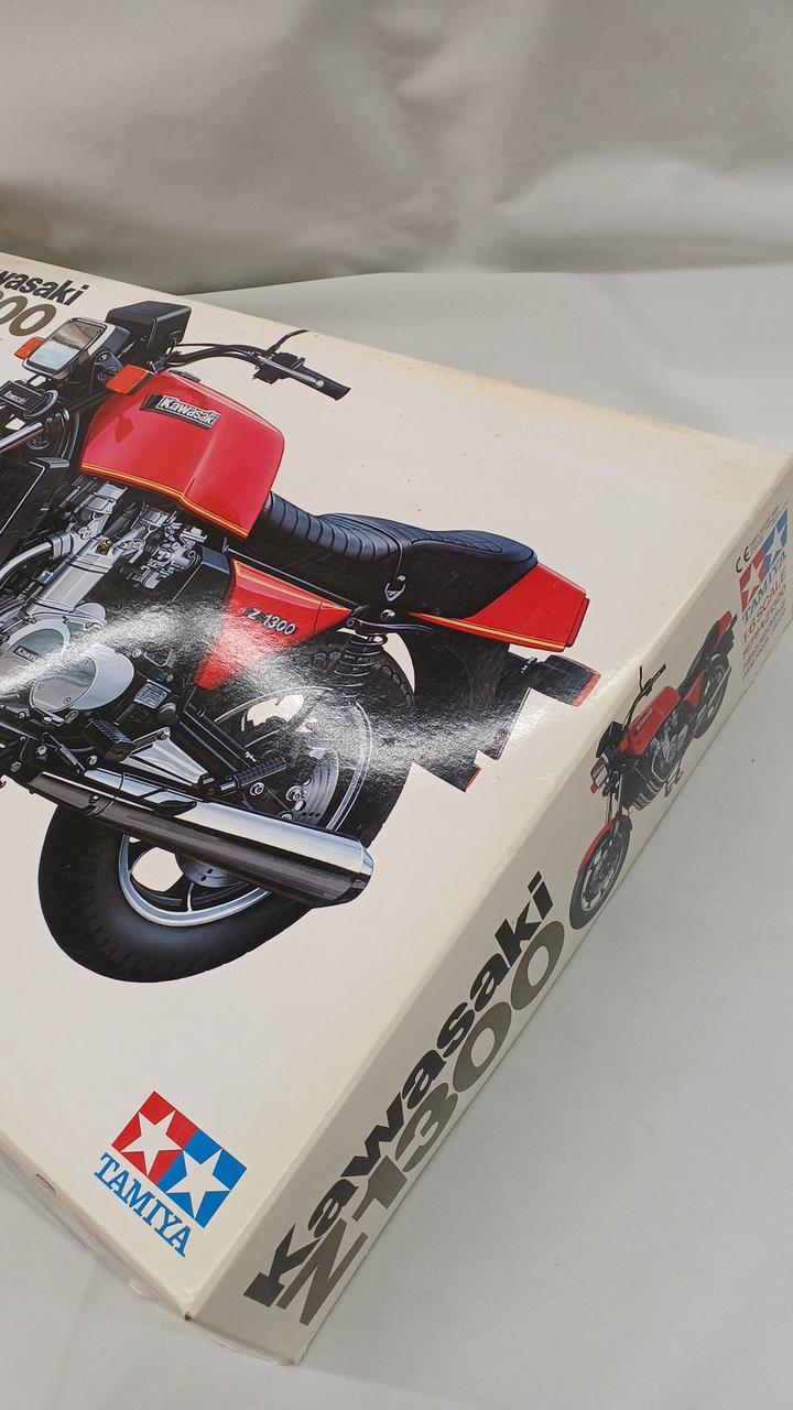 外箱擦れキズ汚れ色あせあり