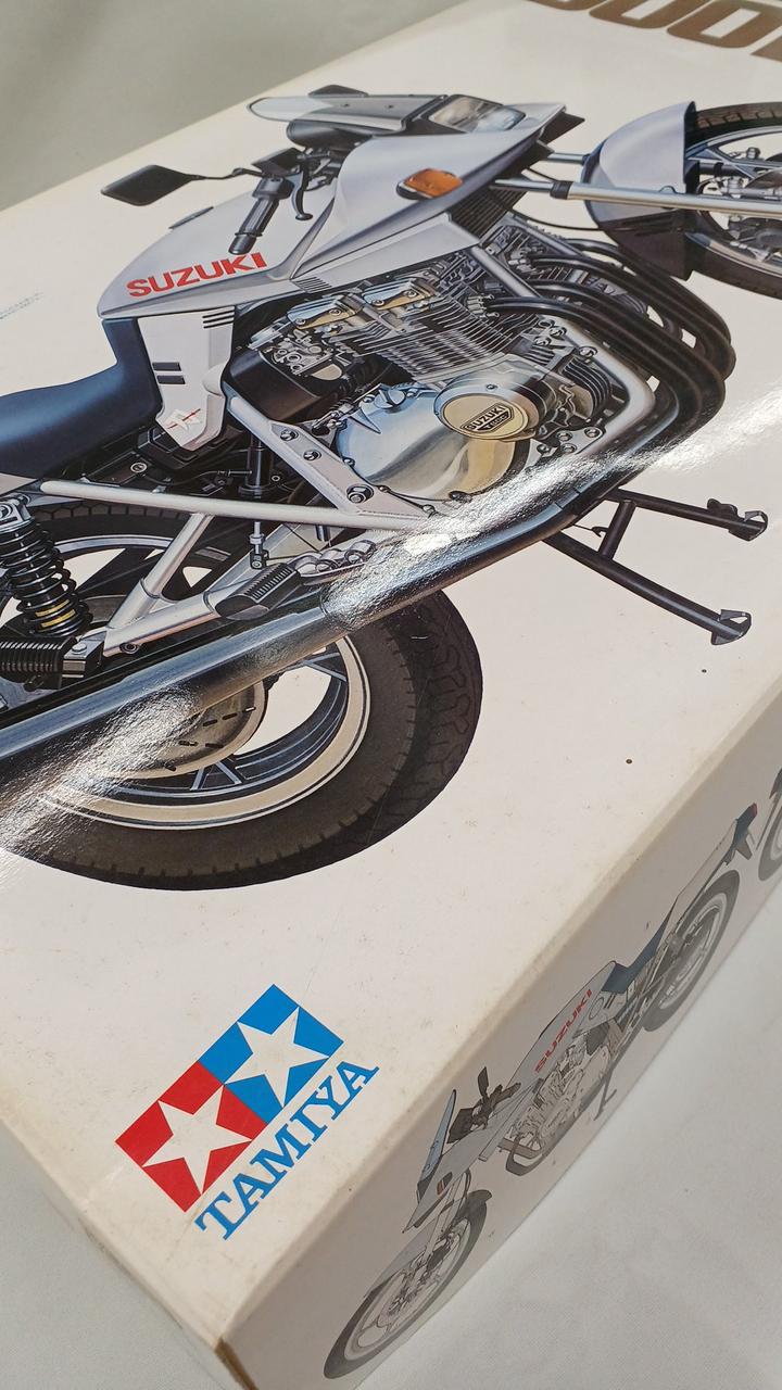 外箱擦れキズ汚れ色あせあり