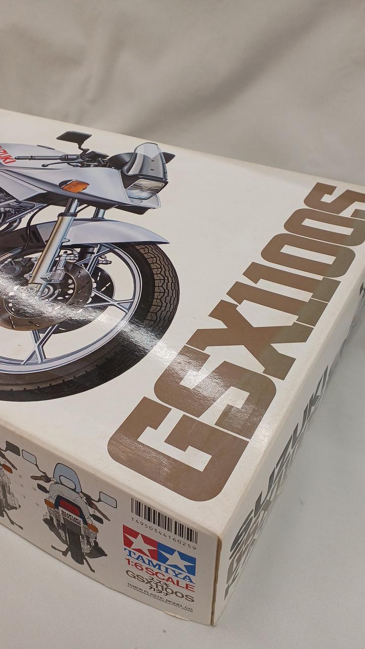 外箱擦れキズ汚れ色あせあり