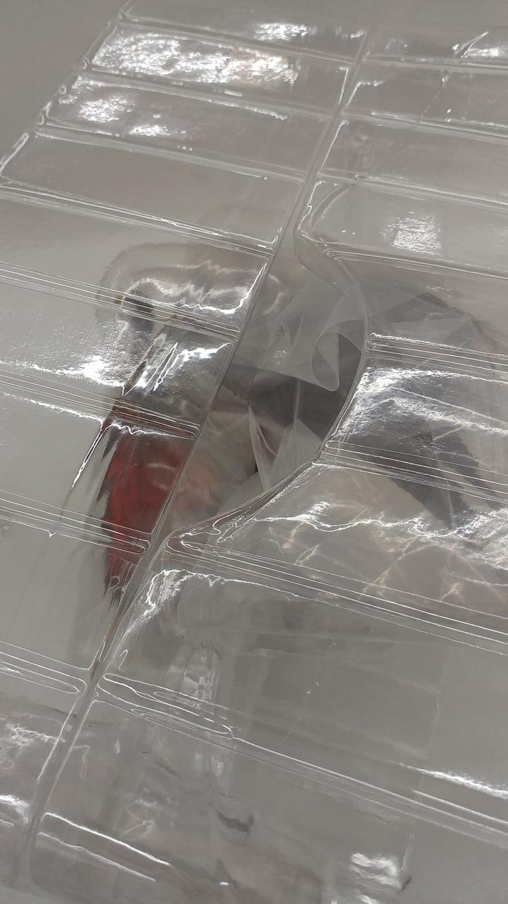 テープ剥がしてません