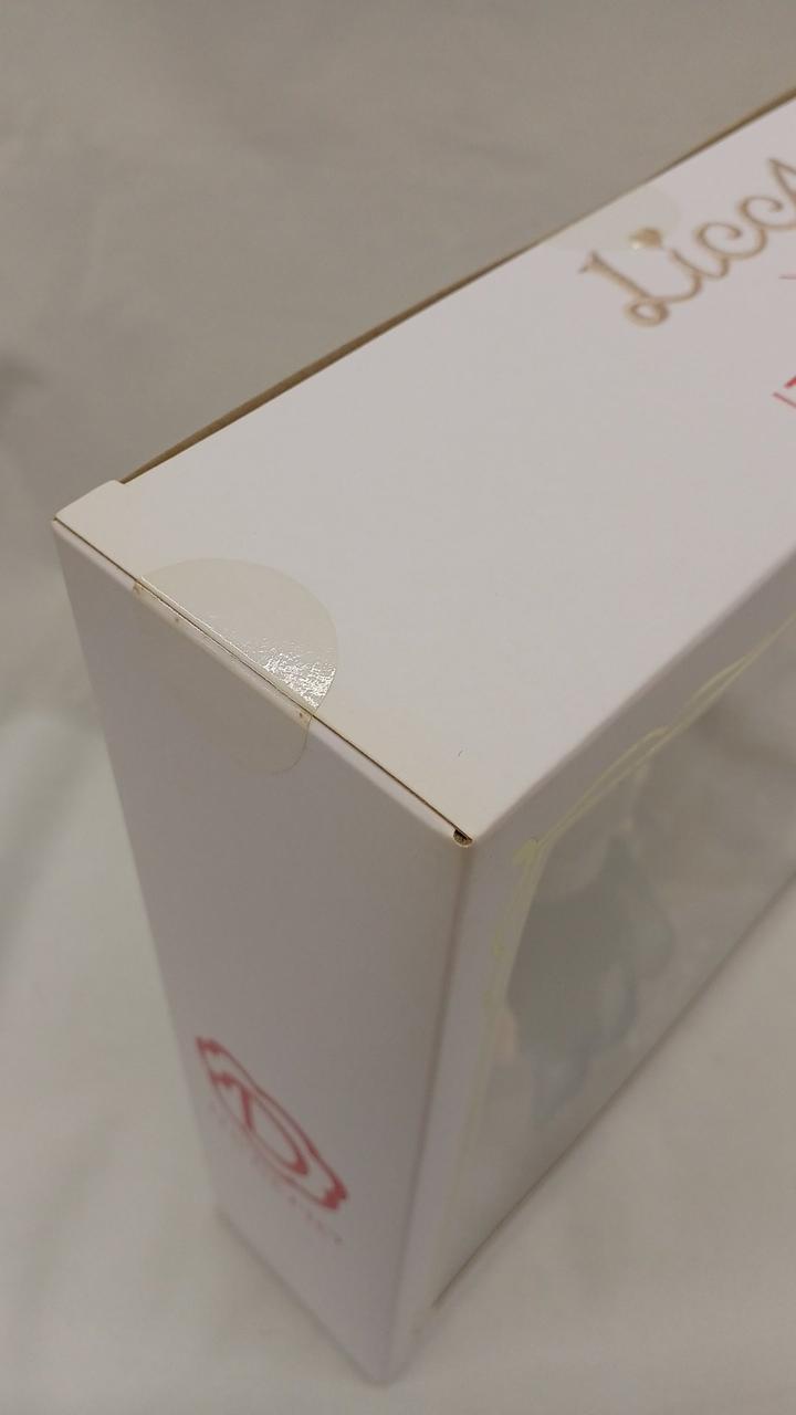 角に色あせあり