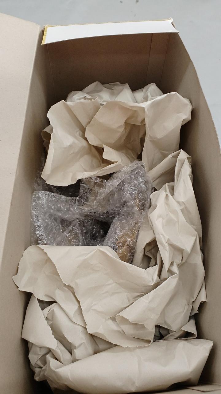 内箱欠品のため隙間埋めを行っています