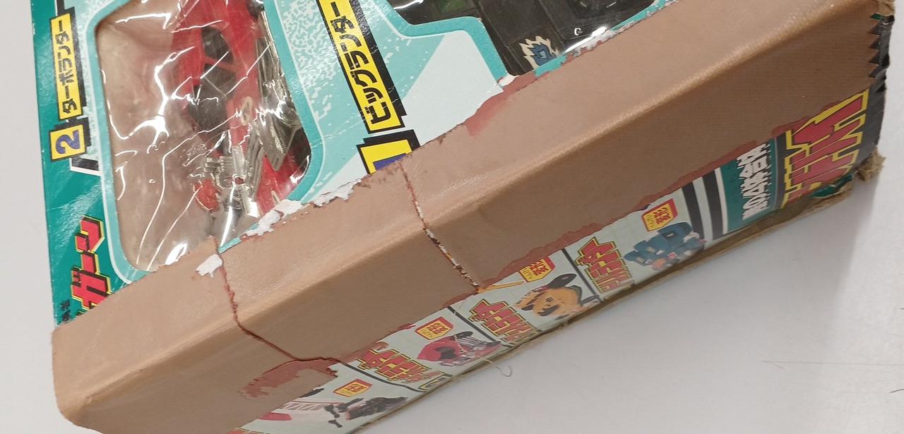 ガムテープによる補強箇所あり