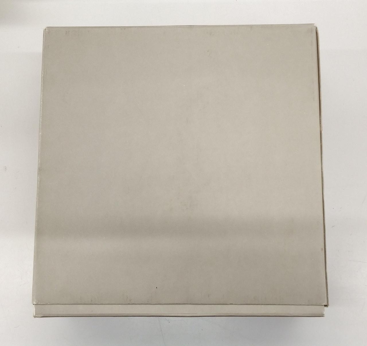 箱全体的にスレ傷、イタミ、劣化あり