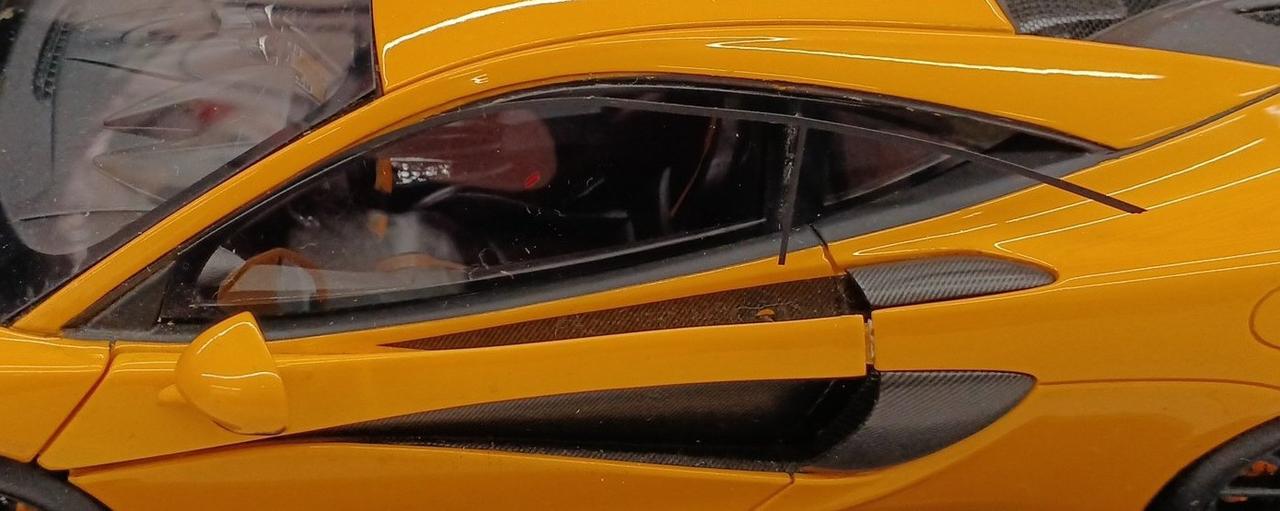 レフトドアガラス浮いています